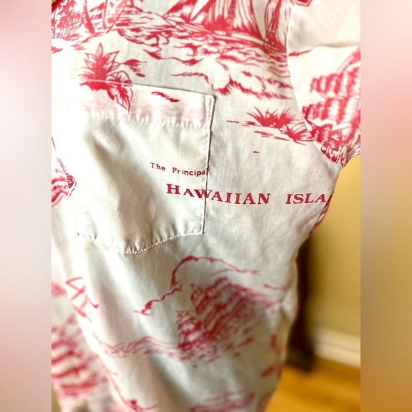 Vintage 70’s  Shoreline Hawaii white & red island print shirt. 🌺🌸 - Picture 6 of 8